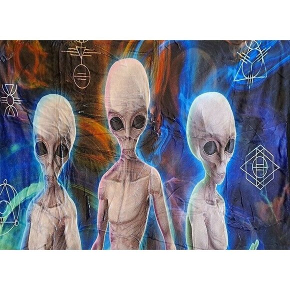 New 3 Aliens Plush Fleece Throw Gift Blanket Sherpa UFO Alien Abduction Galaxy - Picture 3 of 5